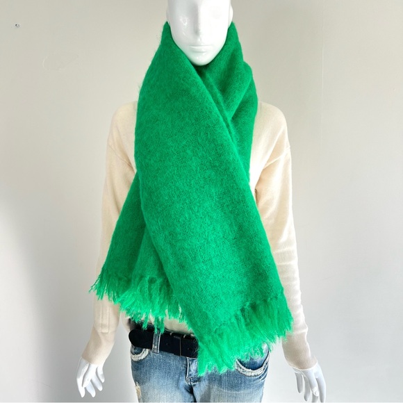 DONEGAL DESIGN Weaver of Ireland Green Pure Mohair Wool Fringed Throw Scarf Wrap - Picture 10 of 14